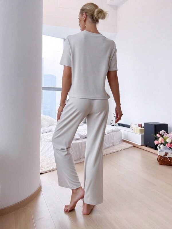Ensemble de détente avec haut à ourlet fendu et pantalon à nouer à la taille – Image 3