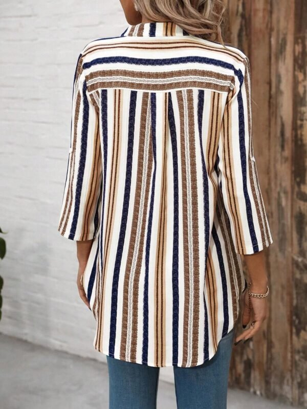 Chemise boutonnée à manches retroussées et rayée pour femme – Image 4