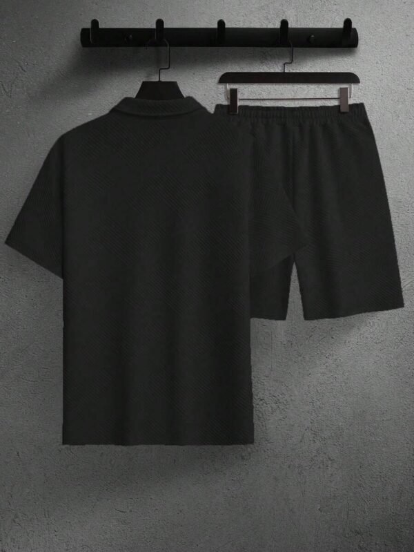 Ensemble t-shirt et short à col en V et demi-zip pour homme Manfinity Homme – Image 2