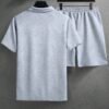 Ensemble t-shirt et short à col en V et demi-zip pour homme Manfinity Homme – Image 3
